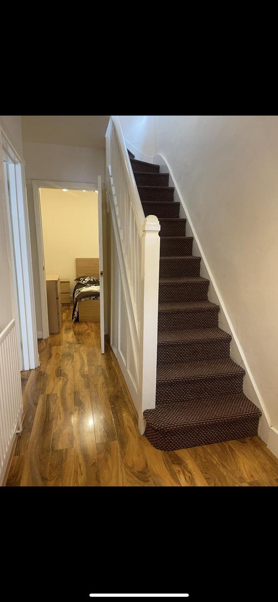 Guest In House - Isleworth, Middlesex *